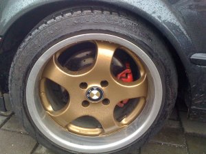 Rial  Felge in 9x16 ET 35 mit Hankook Ventus V12 Reifen in 215/40/16 montiert hinten mit 20 mm Spurplatten Hier auf einem 3er BMW E30 320i (4-Trer) Details zum Fahrzeug / Besitzer
