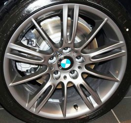 BMW Styling 193 Frozengrey Felge in 8x18 ET 34 mit Bridgestone Runflat Reifen in 225/40/18 montiert vorn Hier auf einem 3er BMW E91 330i (Touring) Details zum Fahrzeug / Besitzer