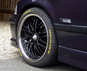 royal wheels GT Felge in 8.5x18 ET 35 mit Pirelli P Zero Reifen in 225/40/18 montiert vorn mit folgenden Nacharbeiten am Radlauf: Kanten gebrdelt Hier auf einem 3er BMW E36 320i (Coupe) Details zum Fahrzeug / Besitzer