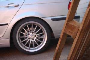 Artec  Felge in 8.5x18 ET 30 mit Uniroyal  Reifen in 225/40/18 montiert vorn Hier auf einem 3er BMW E46 328i (Limousine) Details zum Fahrzeug / Besitzer