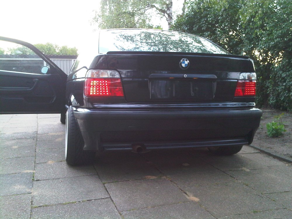 ///M Compact Black - 3er BMW - E36