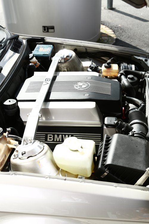 Dezenter V8 - 3er BMW - E30