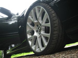 BMW Styling 238 Felge in 8.5x20 ET 20 mit Hankook EVO S1 Reifen in 235/30/20 montiert vorn mit 20 mm Spurplatten und mit folgenden Nacharbeiten am Radlauf: Kanten gebrdelt Hier auf einem 5er BMW E39 540i (Touring) Details zum Fahrzeug / Besitzer
