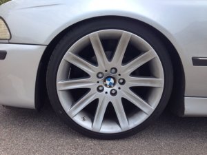 BMW Styling 95 Felge in 9x19 ET 24 mit Hankook V12 Reifen in 235/35/19 montiert vorn mit 10 mm Spurplatten Hier auf einem 5er BMW E39 523i (Limousine) Details zum Fahrzeug / Besitzer