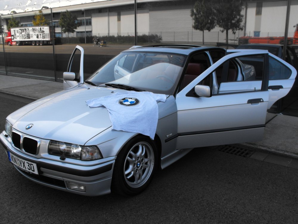 ---------> It follows the OEM Style - 3er BMW - E36