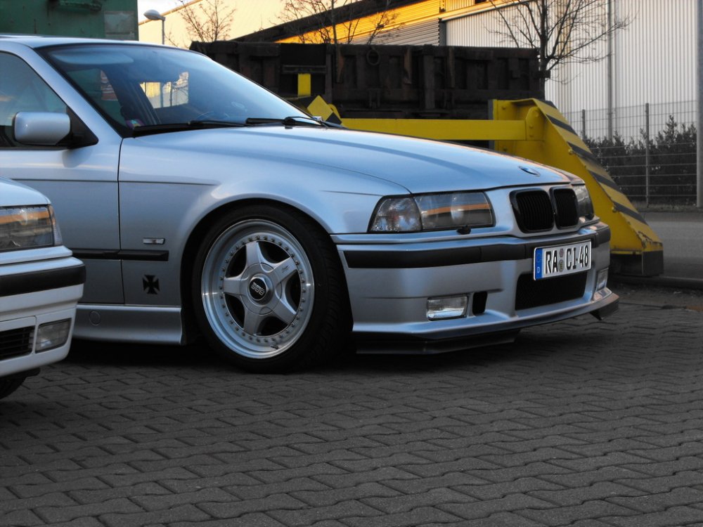 ---------> It follows the OEM Style - 3er BMW - E36