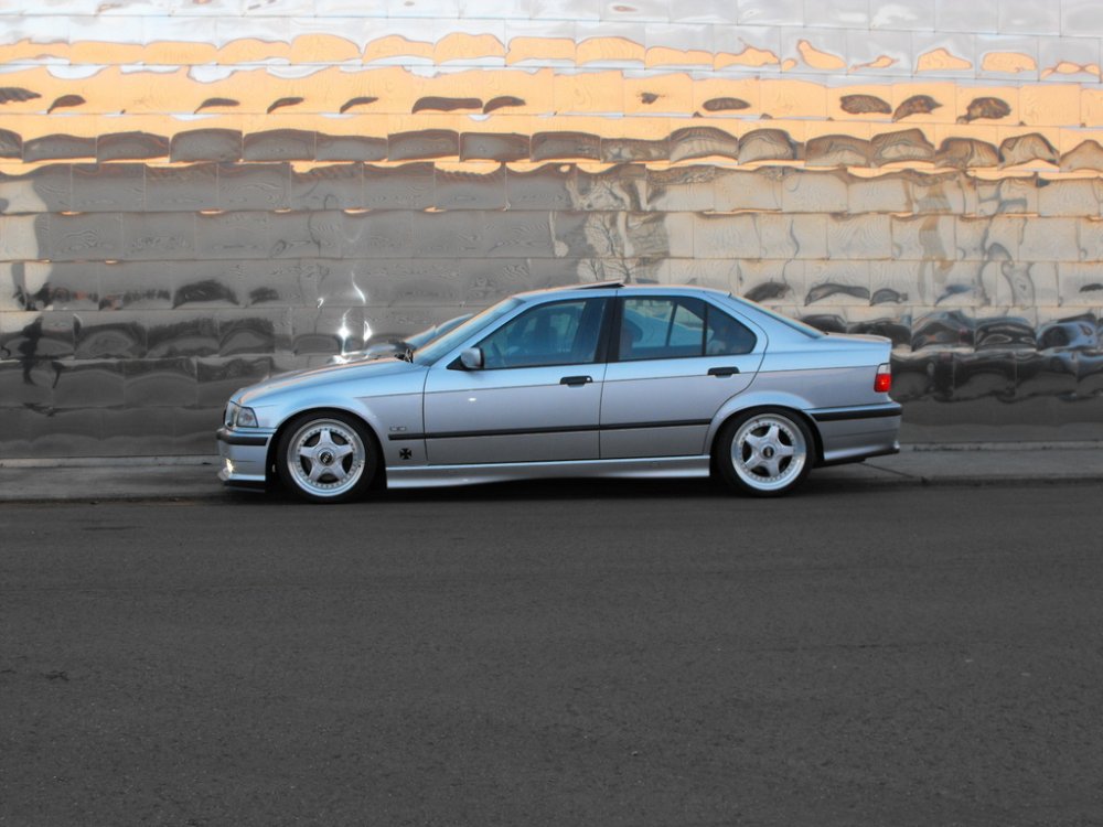 ---------> It follows the OEM Style - 3er BMW - E36