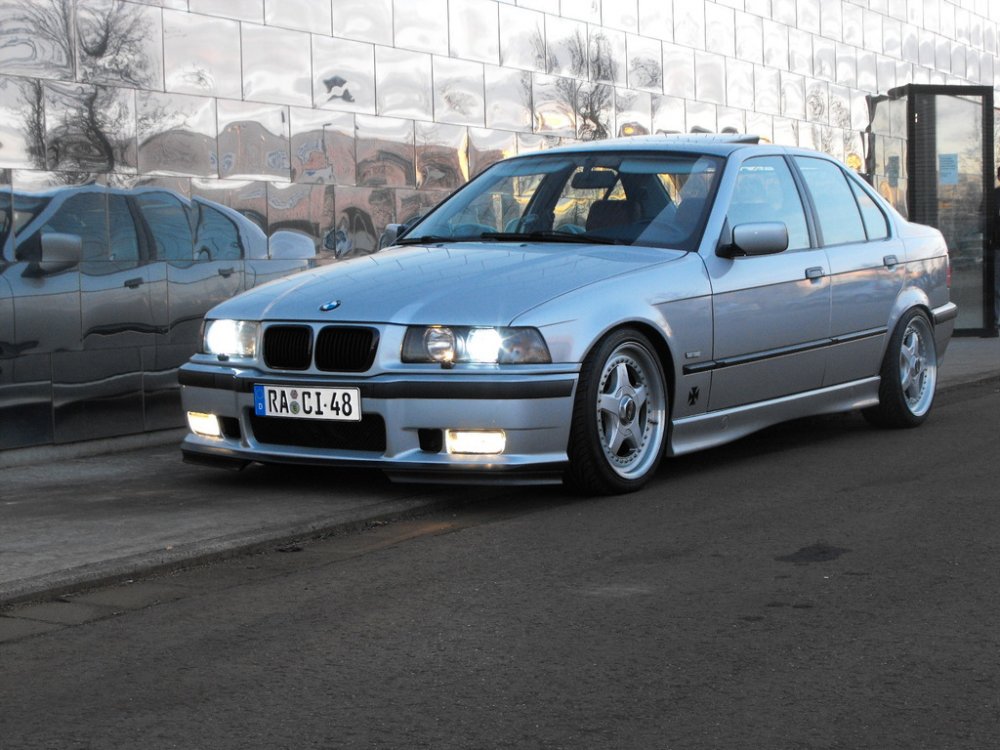 ---------> It follows the OEM Style - 3er BMW - E36