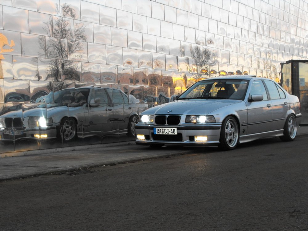 ---------> It follows the OEM Style - 3er BMW - E36