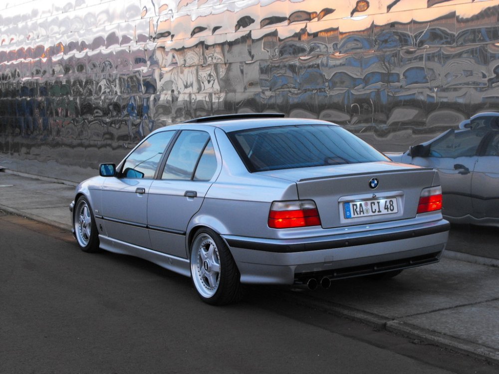 ---------> It follows the OEM Style - 3er BMW - E36