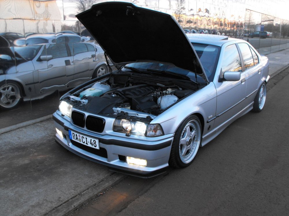 ---------> It follows the OEM Style - 3er BMW - E36