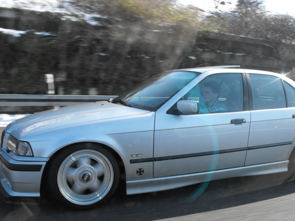 ---------> It follows the OEM Style - 3er BMW - E36