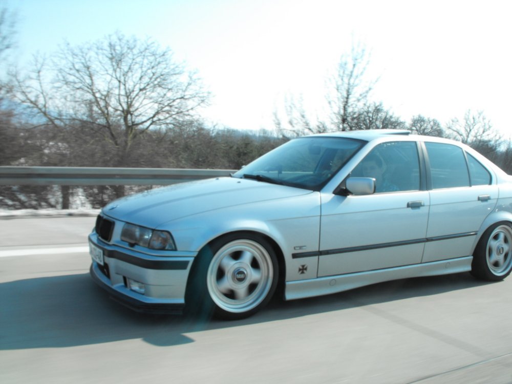 ---------> It follows the OEM Style - 3er BMW - E36