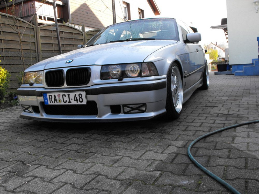 ---------> It follows the OEM Style - 3er BMW - E36