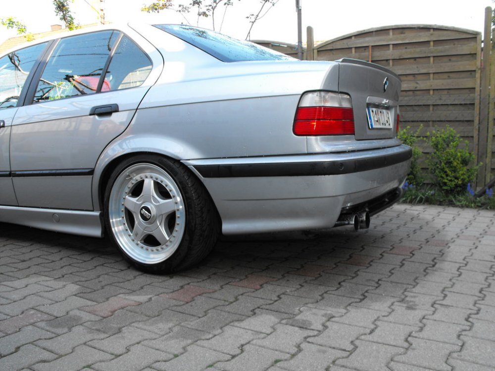 ---------> It follows the OEM Style - 3er BMW - E36