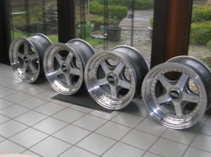 ---------> It follows the OEM Style - 3er BMW - E36