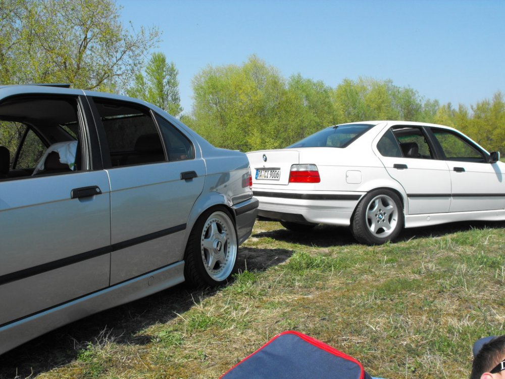 ---------> It follows the OEM Style - 3er BMW - E36