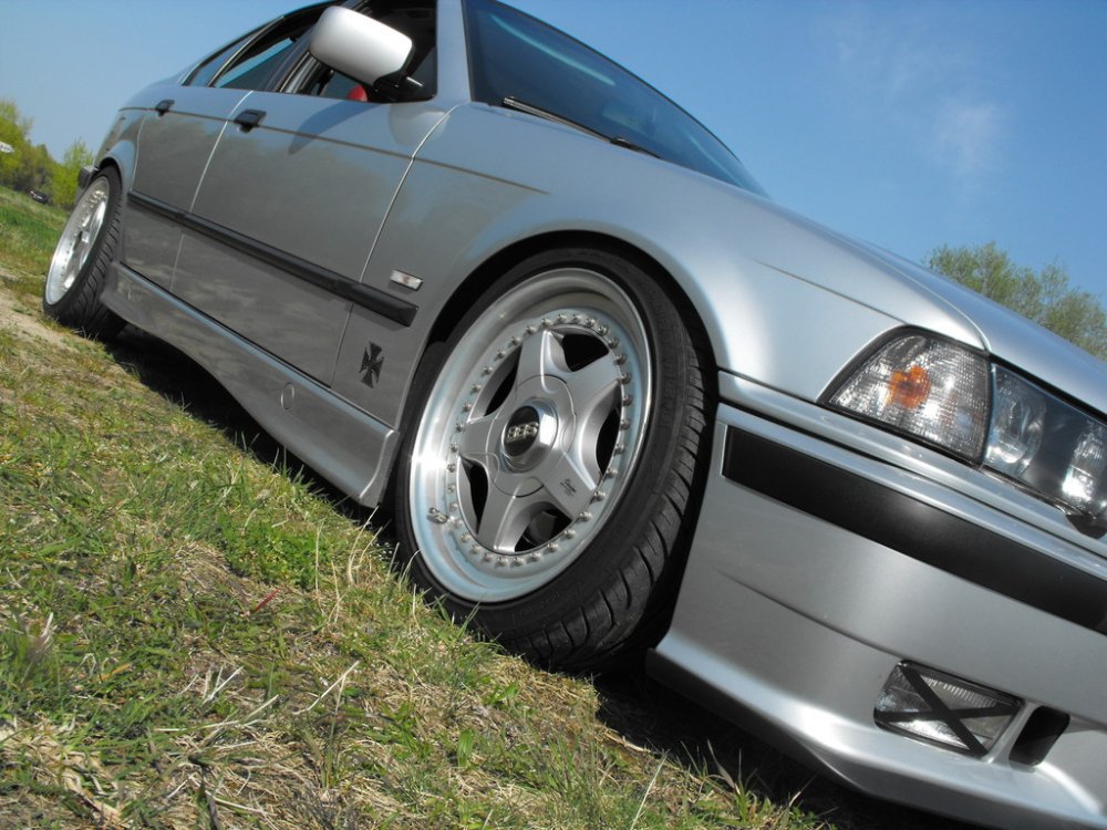 ---------> It follows the OEM Style - 3er BMW - E36