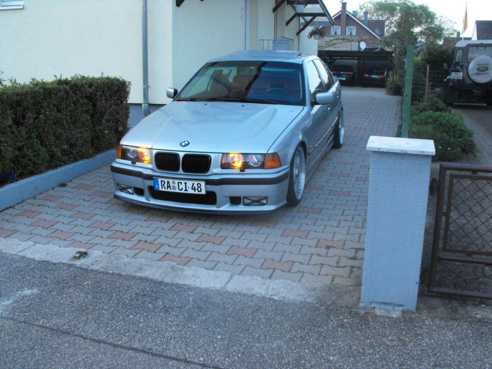 ---------> It follows the OEM Style - 3er BMW - E36