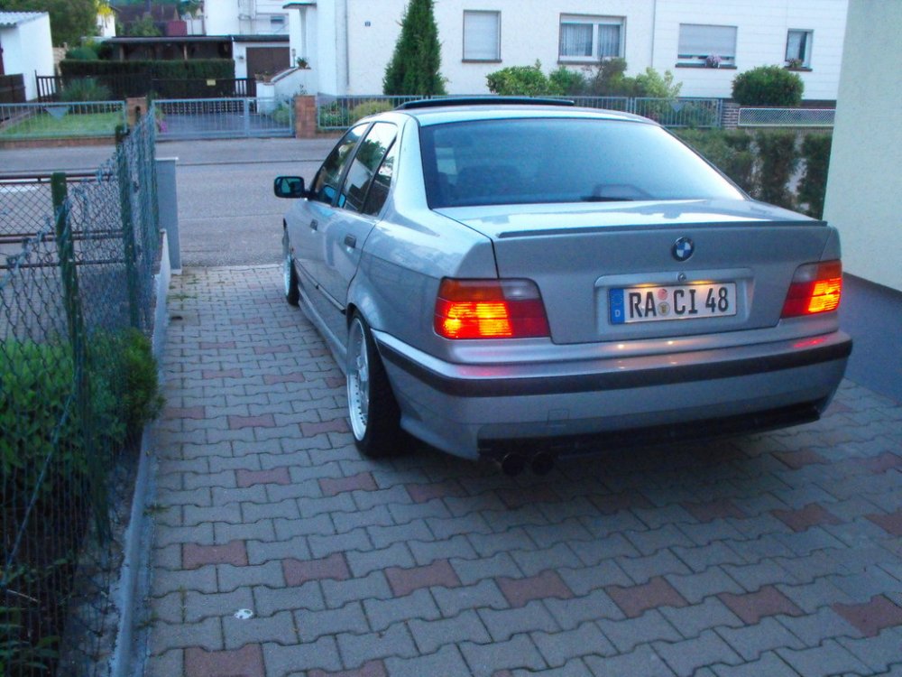 ---------> It follows the OEM Style - 3er BMW - E36