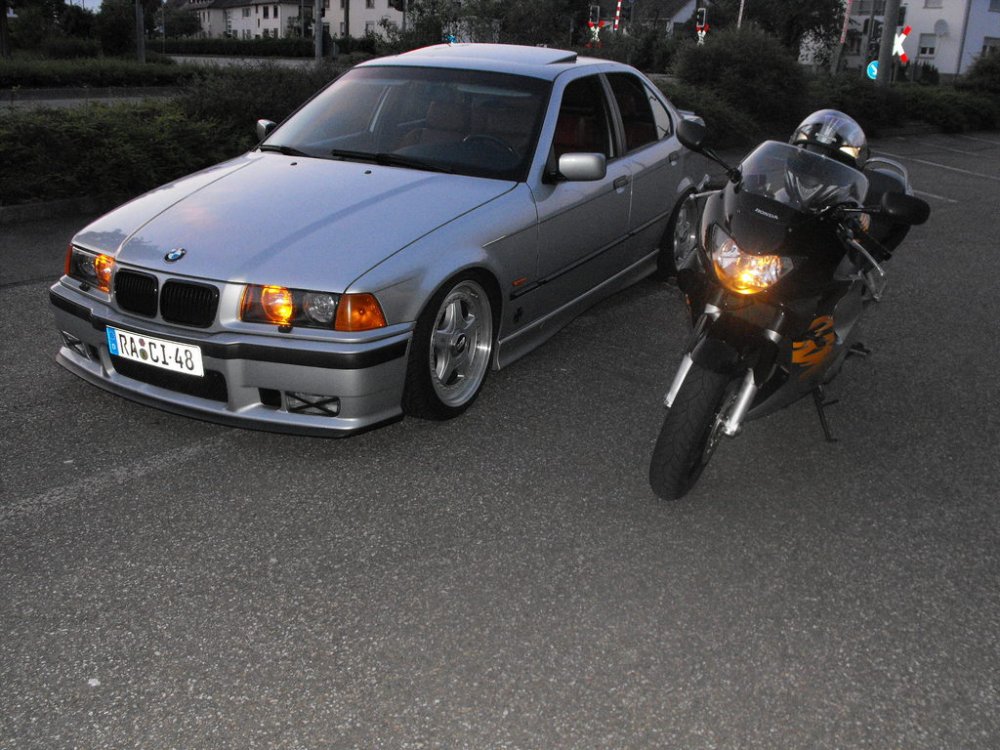 ---------> It follows the OEM Style - 3er BMW - E36