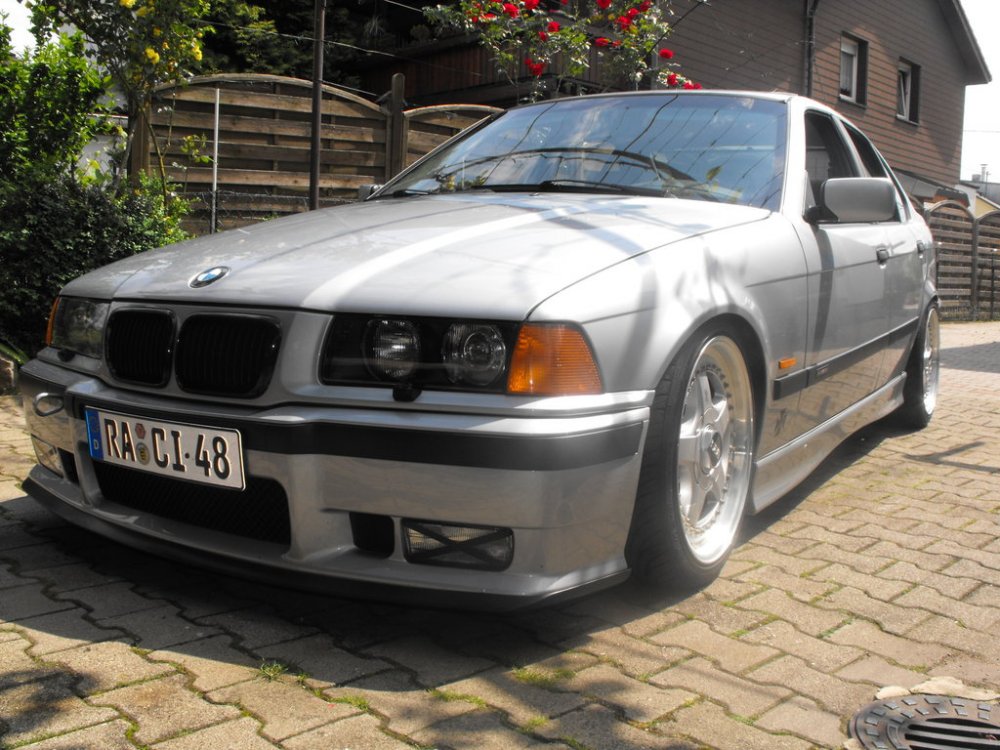 ---------> It follows the OEM Style - 3er BMW - E36