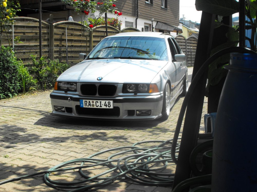 ---------> It follows the OEM Style - 3er BMW - E36