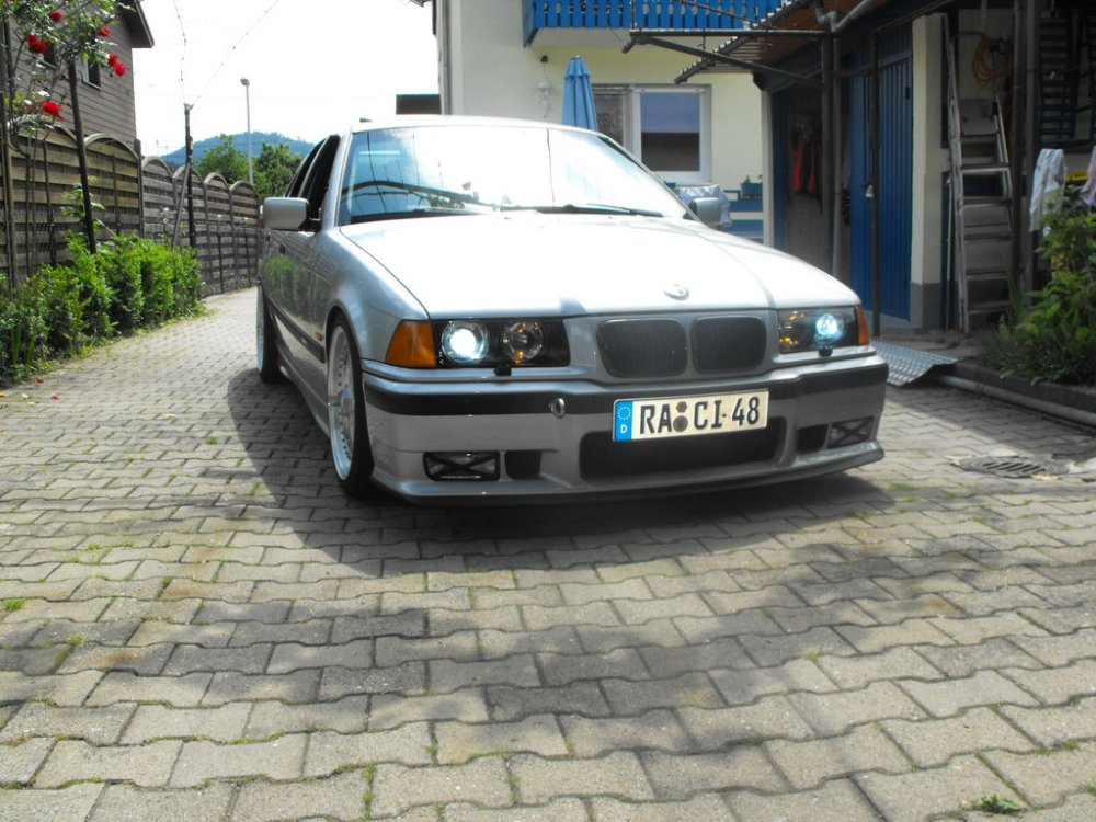 ---------> It follows the OEM Style - 3er BMW - E36