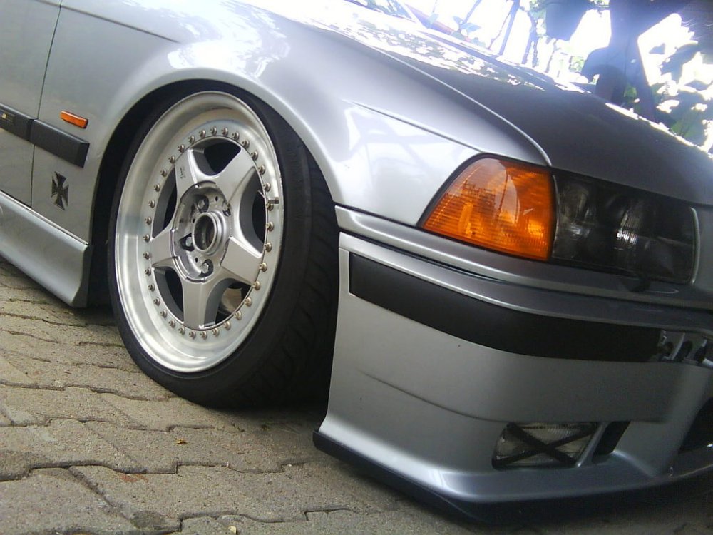 ---------> It follows the OEM Style - 3er BMW - E36