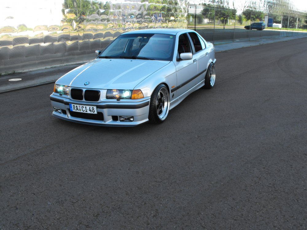 ---------> It follows the OEM Style - 3er BMW - E36