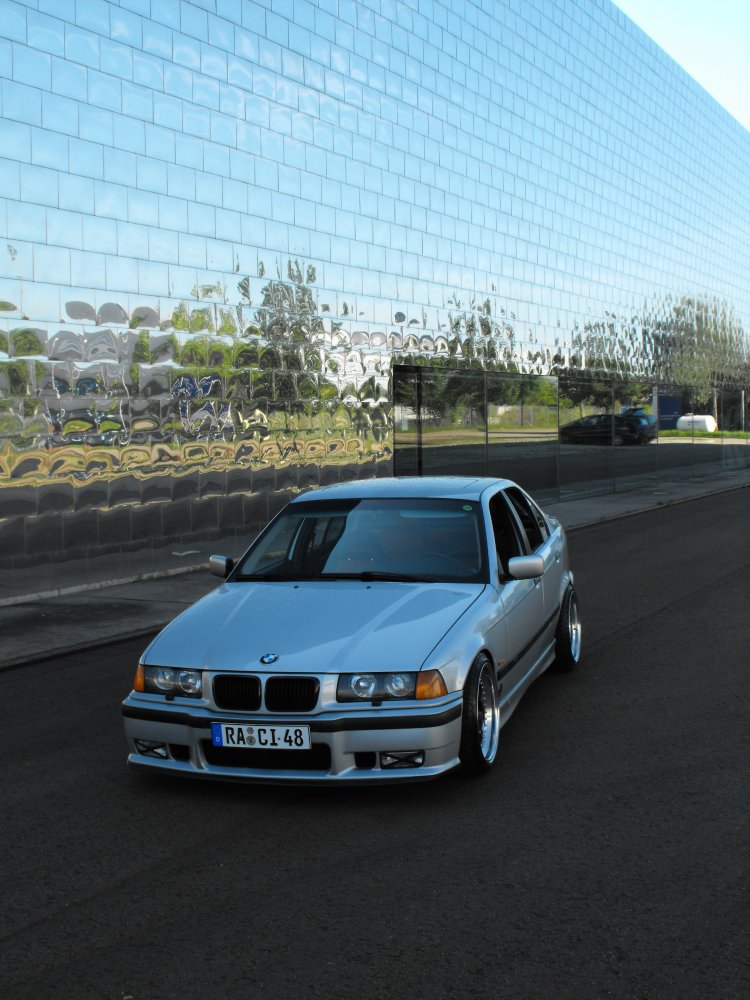 ---------> It follows the OEM Style - 3er BMW - E36