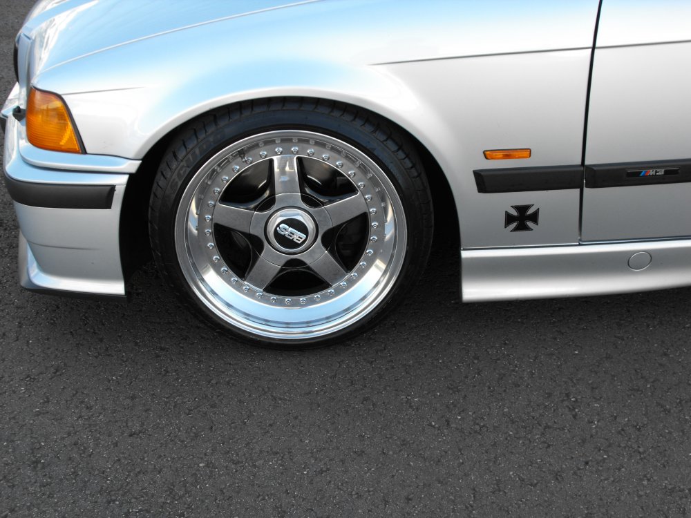 ---------> It follows the OEM Style - 3er BMW - E36