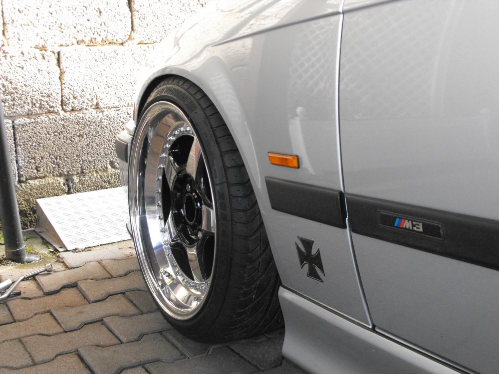 ---------> It follows the OEM Style - 3er BMW - E36