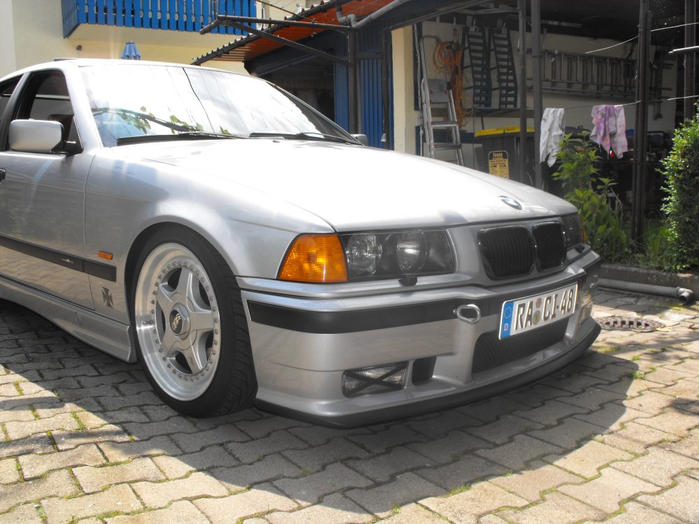 ---------> It follows the OEM Style - 3er BMW - E36