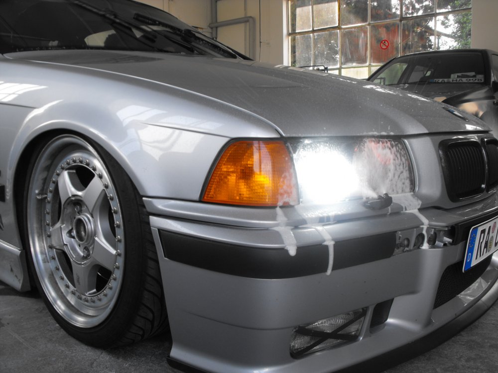 ---------> It follows the OEM Style - 3er BMW - E36