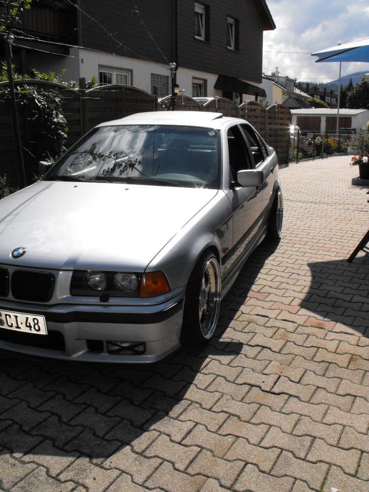 ---------> It follows the OEM Style - 3er BMW - E36