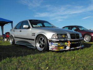 ---------> It follows the OEM Style - 3er BMW - E36