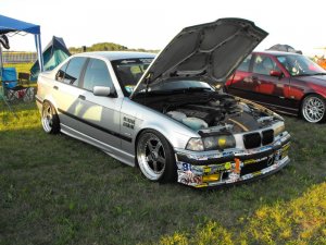 ---------> It follows the OEM Style - 3er BMW - E36