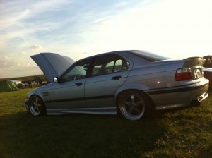 ---------> It follows the OEM Style - 3er BMW - E36