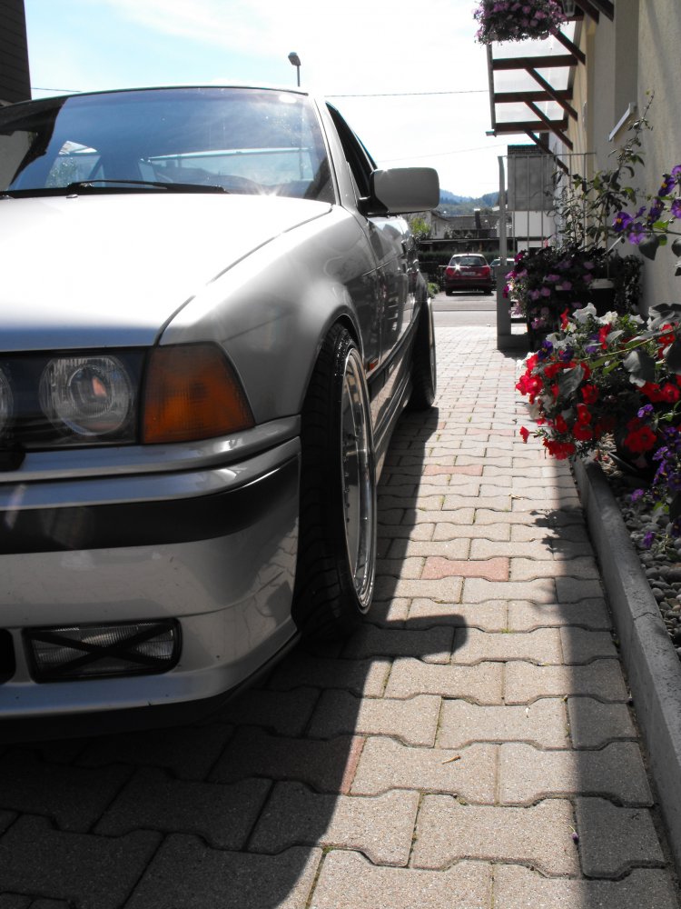 ---------> It follows the OEM Style - 3er BMW - E36