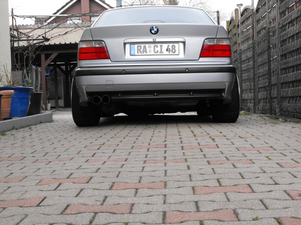 ---------> It follows the OEM Style - 3er BMW - E36