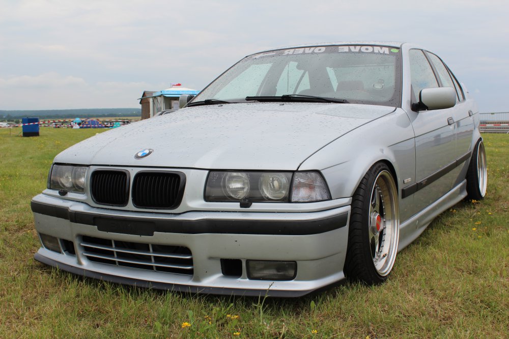 ---------> It follows the OEM Style - 3er BMW - E36