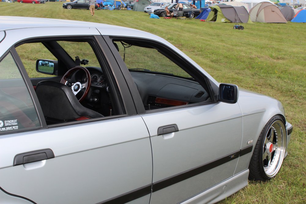 ---------> It follows the OEM Style - 3er BMW - E36