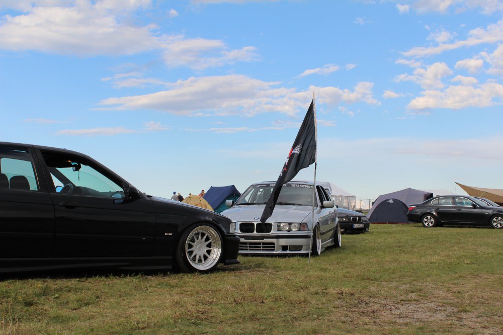 ---------> It follows the OEM Style - 3er BMW - E36