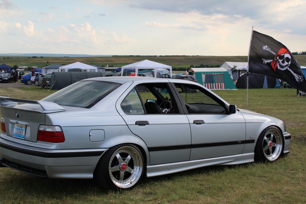 ---------> It follows the OEM Style - 3er BMW - E36