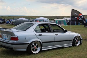 ---------> It follows the OEM Style - 3er BMW - E36