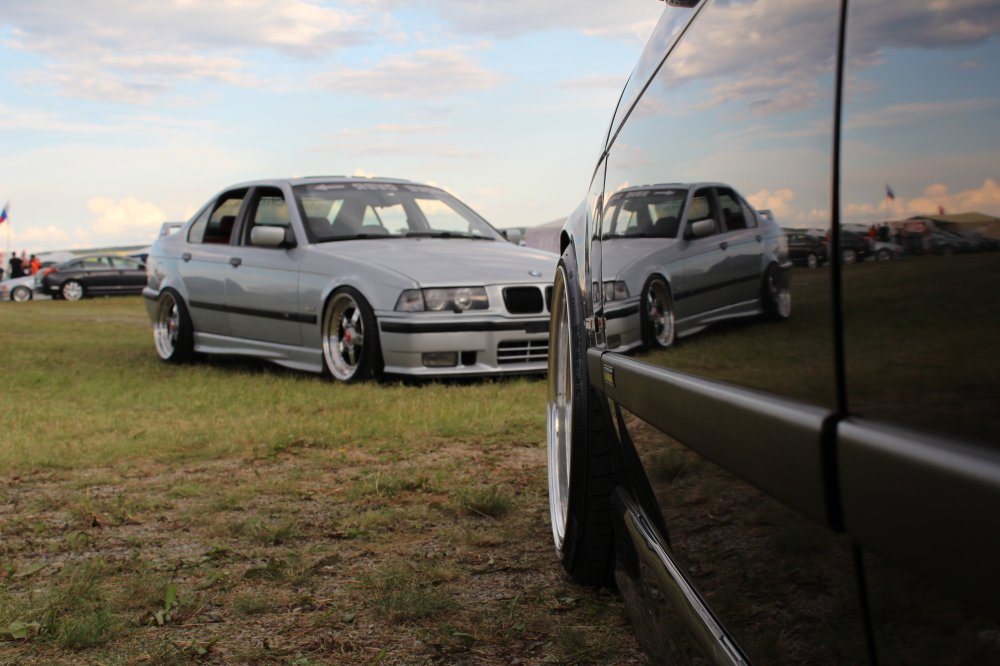 ---------> It follows the OEM Style - 3er BMW - E36