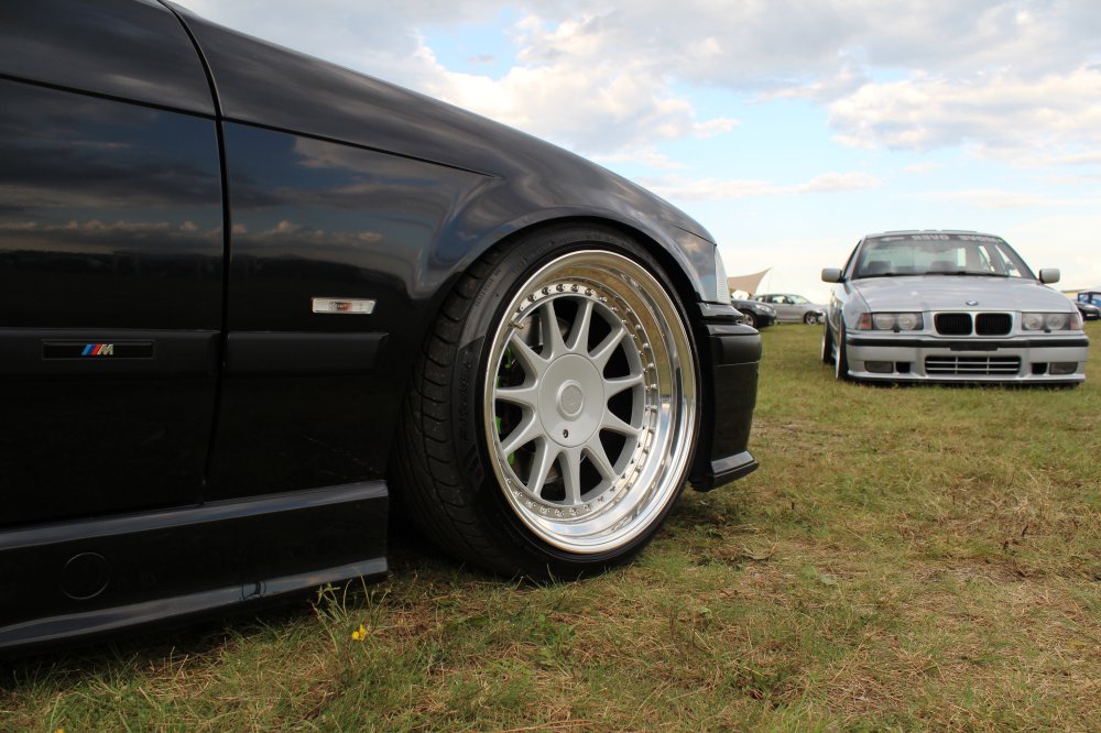 ---------> It follows the OEM Style - 3er BMW - E36