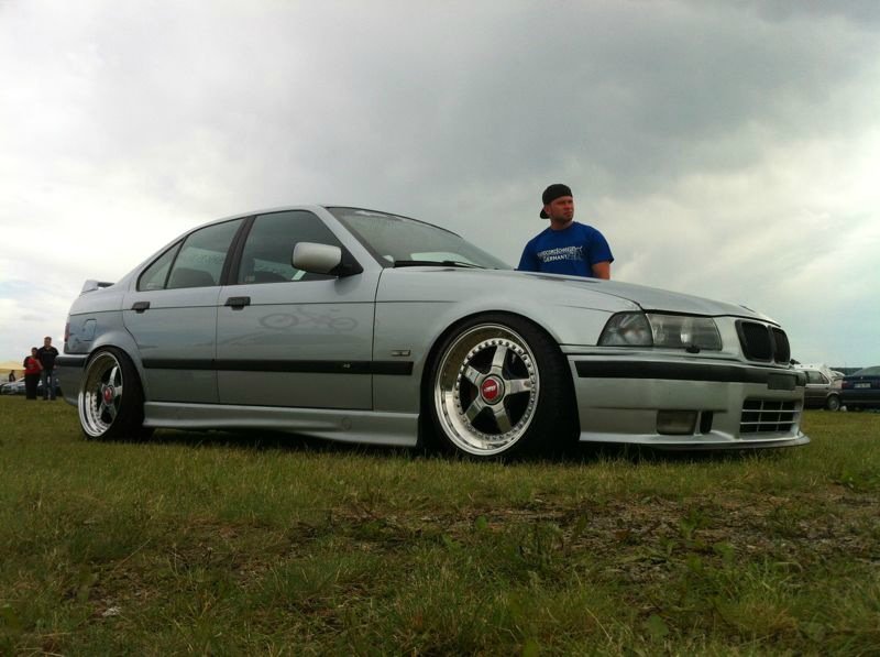 ---------> It follows the OEM Style - 3er BMW - E36