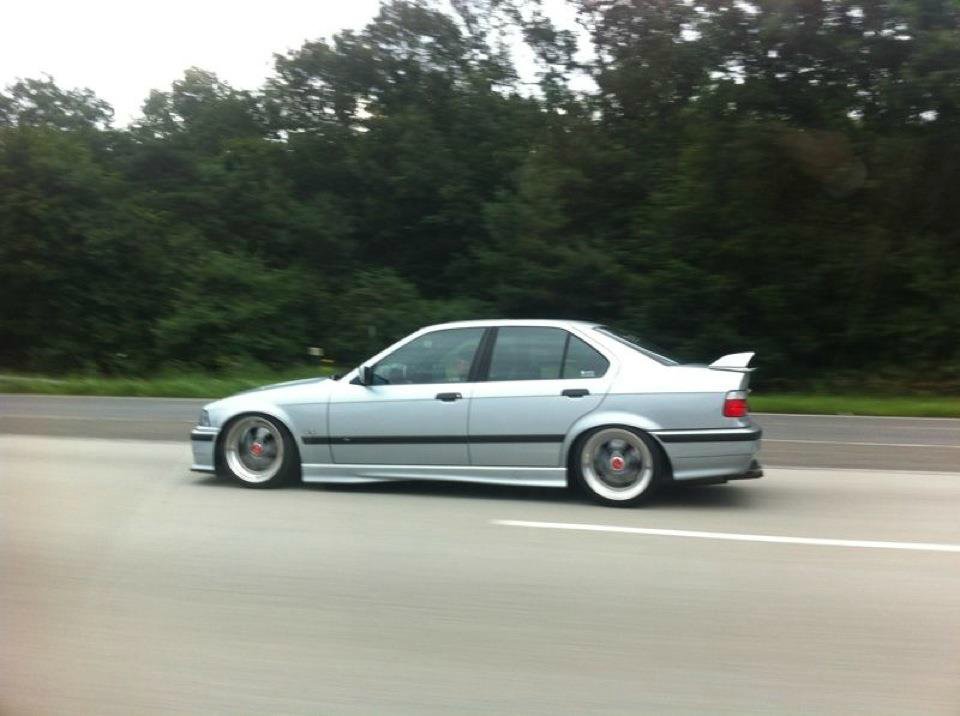 ---------> It follows the OEM Style - 3er BMW - E36